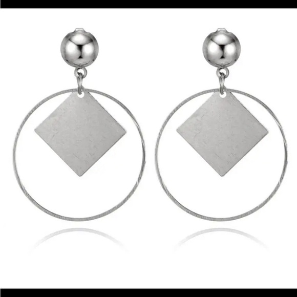 ⭐️ New Boho Geometric Dangle Earrings - Picture 7 of 9